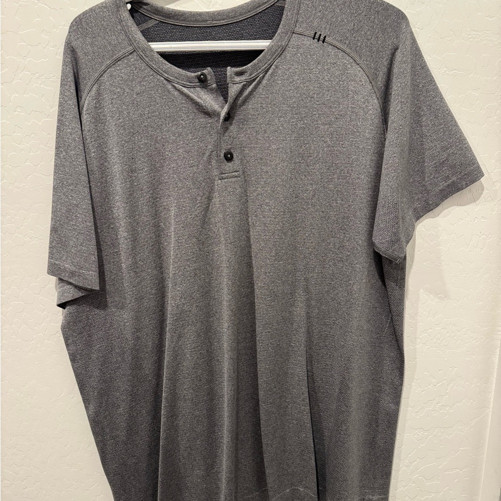Men's Gray Lululemon Henley Metal Vent T-shirt. Size XL